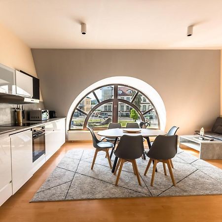Lovely 4-Bedroom Flat In Historical Center With Stunning View Trencin Bagian luar foto
