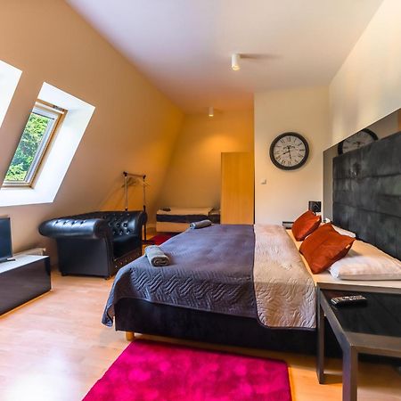 Lovely 4-Bedroom Flat In Historical Center With Stunning View Trencin Bagian luar foto