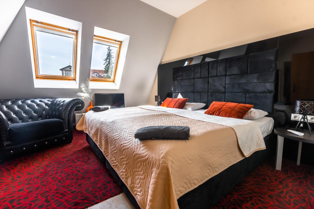 Lovely 4-Bedroom Flat In Historical Center With Stunning View Trencin Bagian luar foto