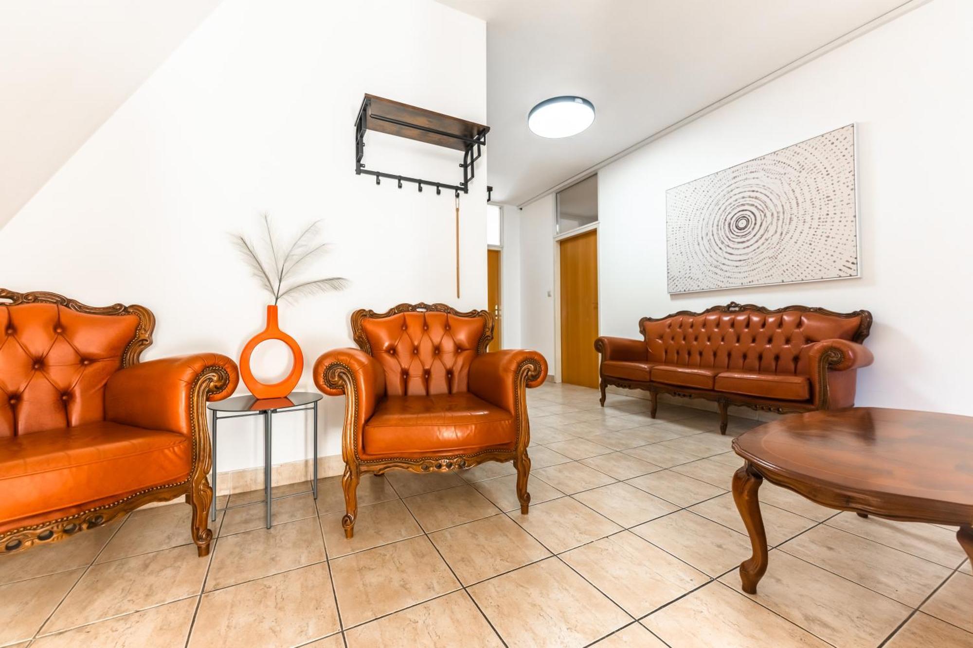 Lovely 4-Bedroom Flat In Historical Center With Stunning View Trencin Bagian luar foto